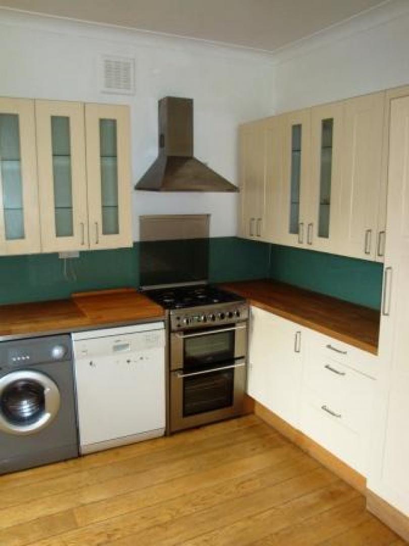 			4 Bedroom, 1 bath, 1 reception Flat			 Ashmore Road, MAIDA VALE/QUEENS PARK